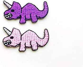Set od 2 malenog. Mini triceratops dinosaur ružičasta ljubičasta boja dinosaur slatka crtani logotipi za šivanje željeza na vezenom